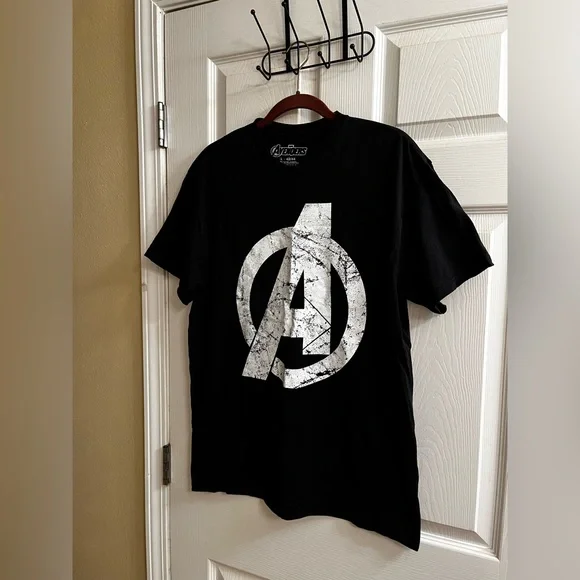 AVENGER~BLACK GRAPHIC TEE~LG - Picture 3 of 7